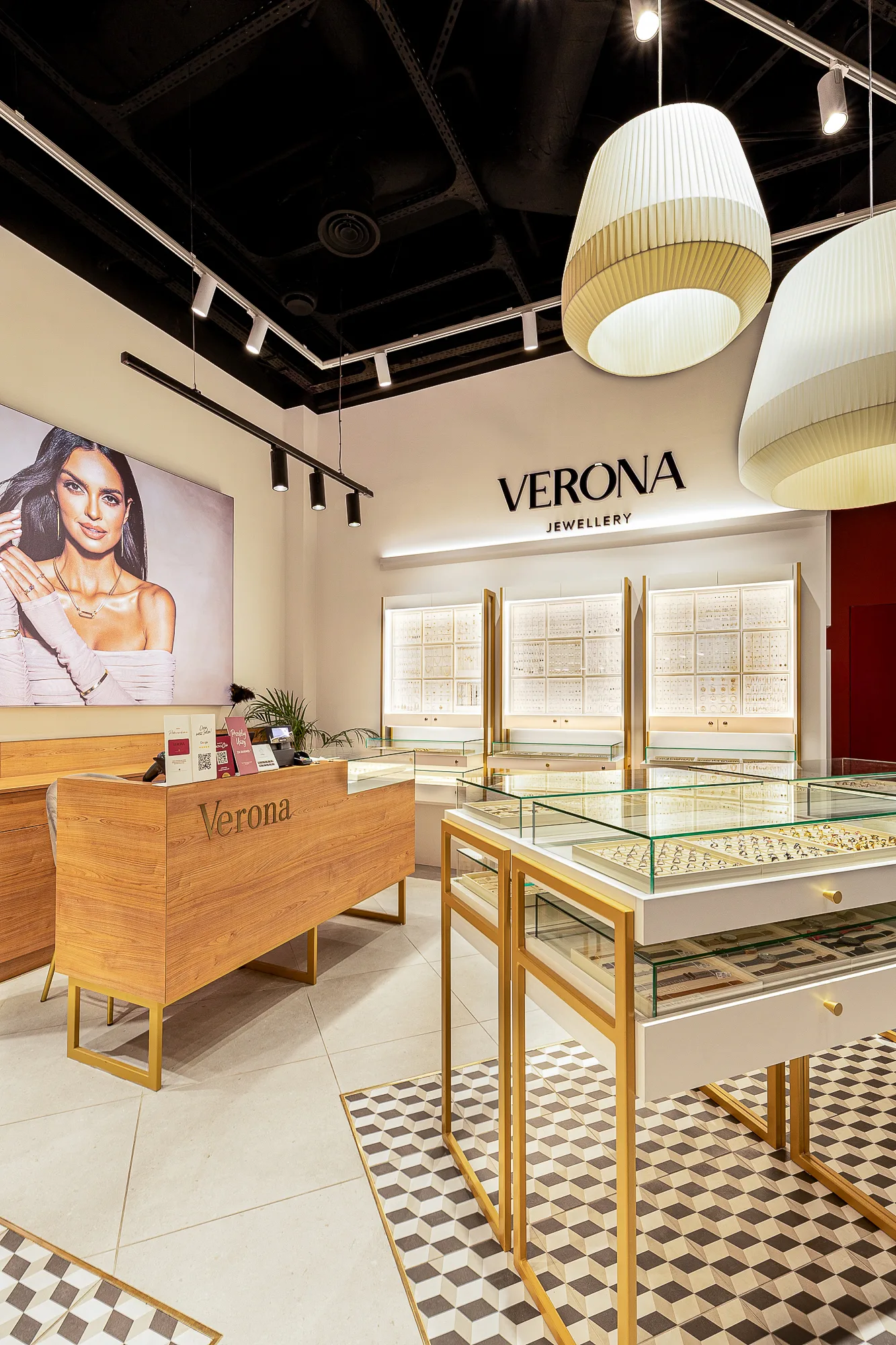 Oświetlenie premium sklepu jubilerskiego VERONA w galerii Wroclavia